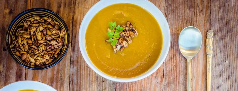 Soupe épicée aux légumes racines d'hiver