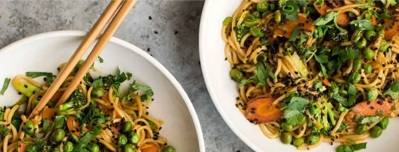 Nouilles Lo Mein de printemps