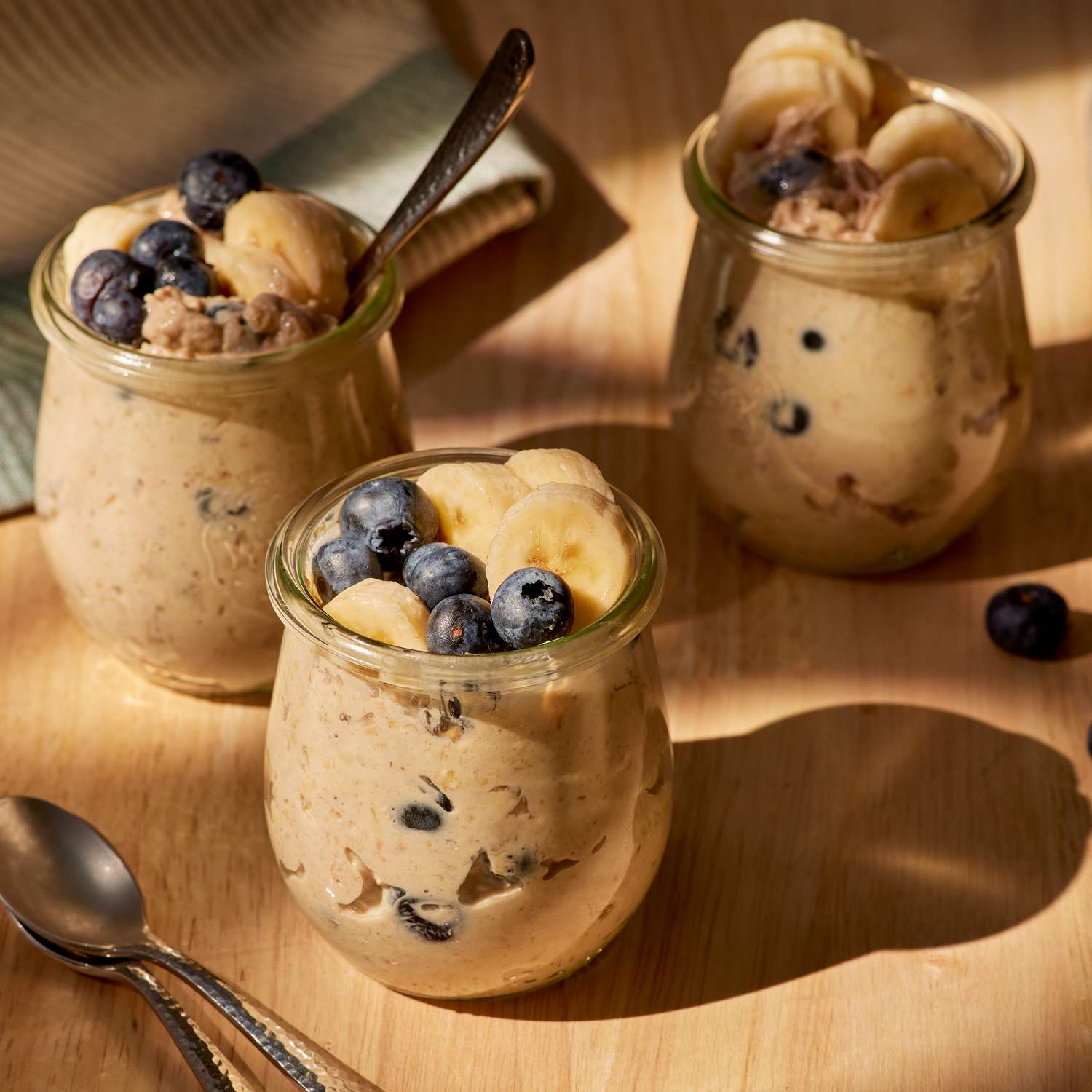 High-Protein Peanut Butter, Banana &amp; Blueberry Overnight Oats